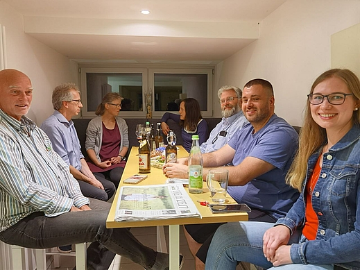 gemütliche Runde am Abend in Oberzell